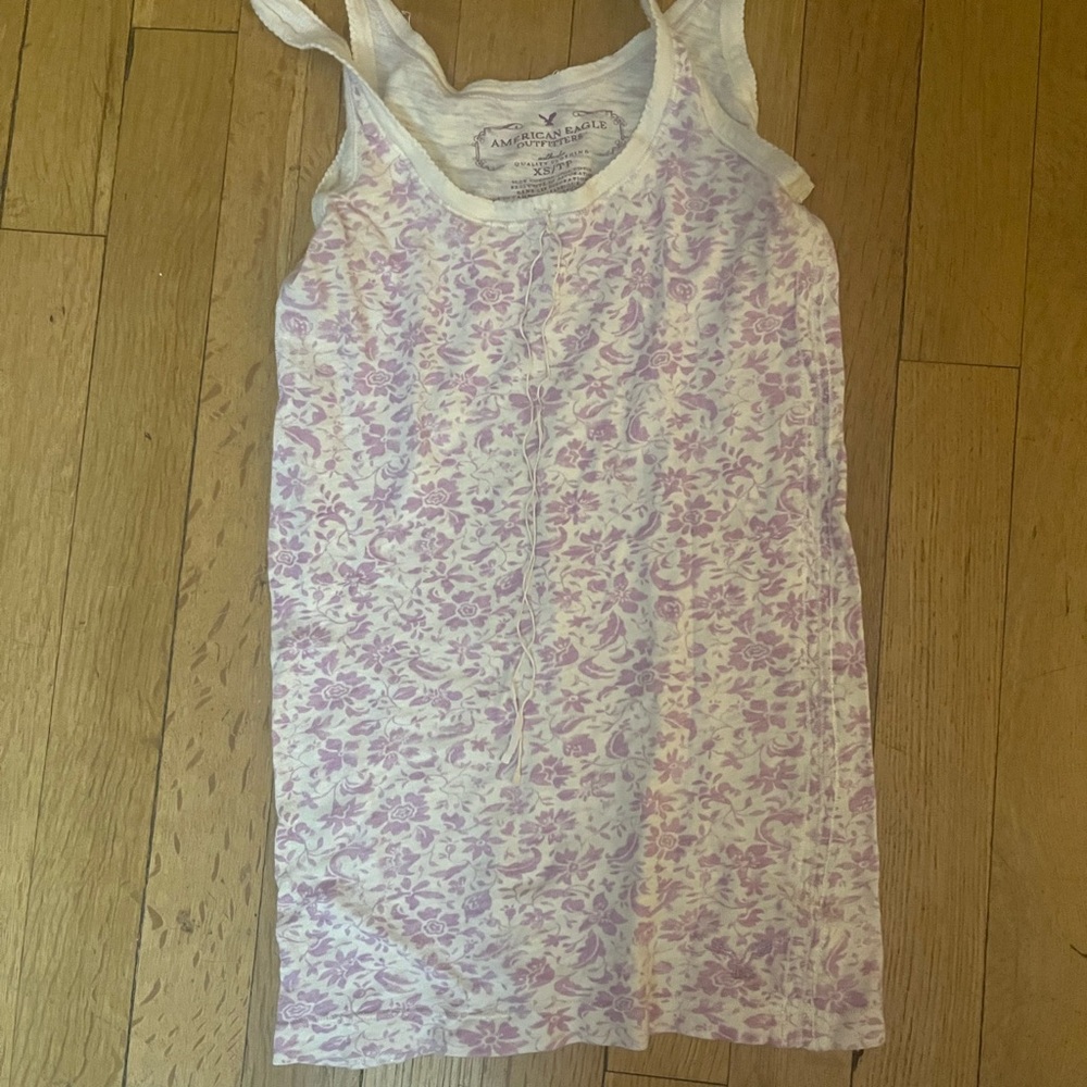 SOLD| 2 American Eagle Outfitters Tank Tops
